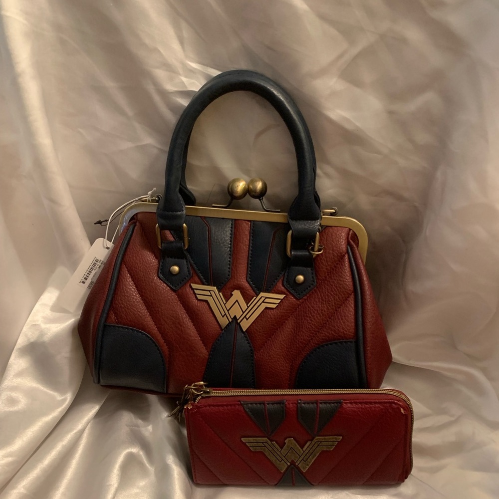 Wonder Woman leather purse and wallet.